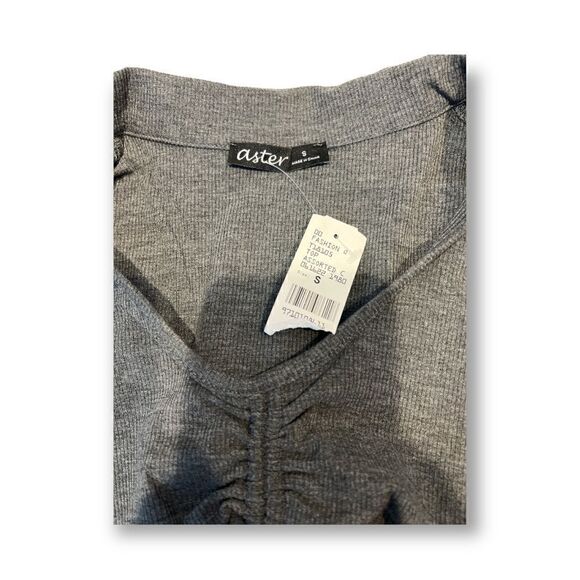 Aster Women’s Cropped Gray Top Polo Tee Size Small  NWT - Picture 2 of 6